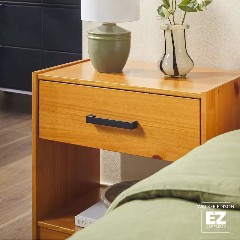 Comodino moderno Walker Edison con 1 cassetto in legno massello e montaggio facile