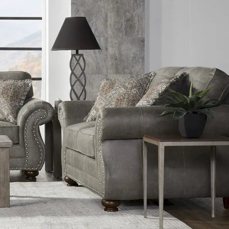 Divanetto per 2 in finta pelle grigia con borchie decorative