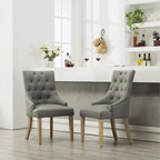 Sedie con schienale ad ala imbottite con borchie argentate in legno massello Roundhill Furniture (Set di 2)