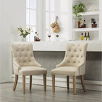 Sedie con schienale ad ala imbottite con borchie argentate in legno massello Roundhill Furniture (Set di 2)