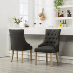 Sedie con schienale ad ala imbottite con borchie argentate in legno massello Roundhill Furniture (Set di 2)