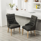 Sedie con schienale ad ala imbottite con borchie argentate in legno massello Roundhill Furniture (Set di 2)
