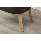 Sedie con schienale ad ala imbottite con borchie argentate in legno massello Roundhill Furniture (Set di 2)