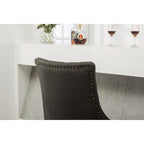 Sedie con schienale ad ala imbottite con borchie argentate in legno massello Roundhill Furniture (Set di 2)
