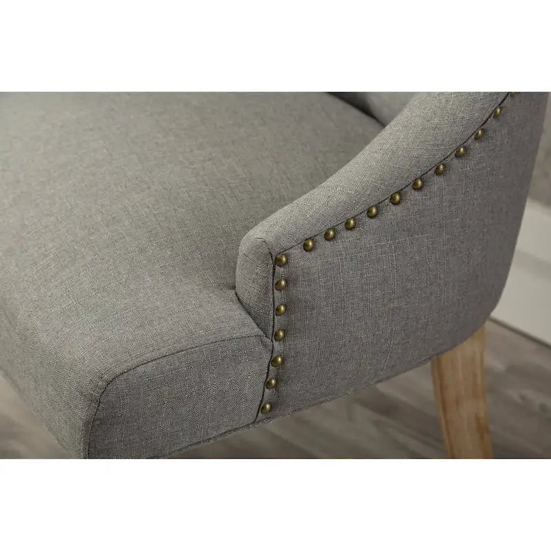Sedie con schienale ad ala imbottite con borchie argentate in legno massello Roundhill Furniture (Set di 2)