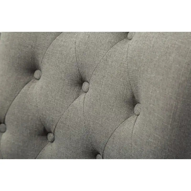 Sedie con schienale ad ala imbottite con borchie argentate in legno massello Roundhill Furniture (Set di 2)