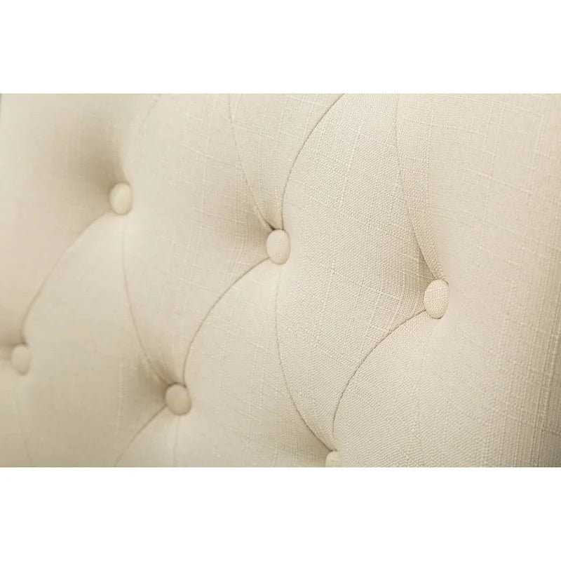 Sedie con schienale ad ala imbottite con borchie argentate in legno massello Roundhill Furniture (Set di 2)