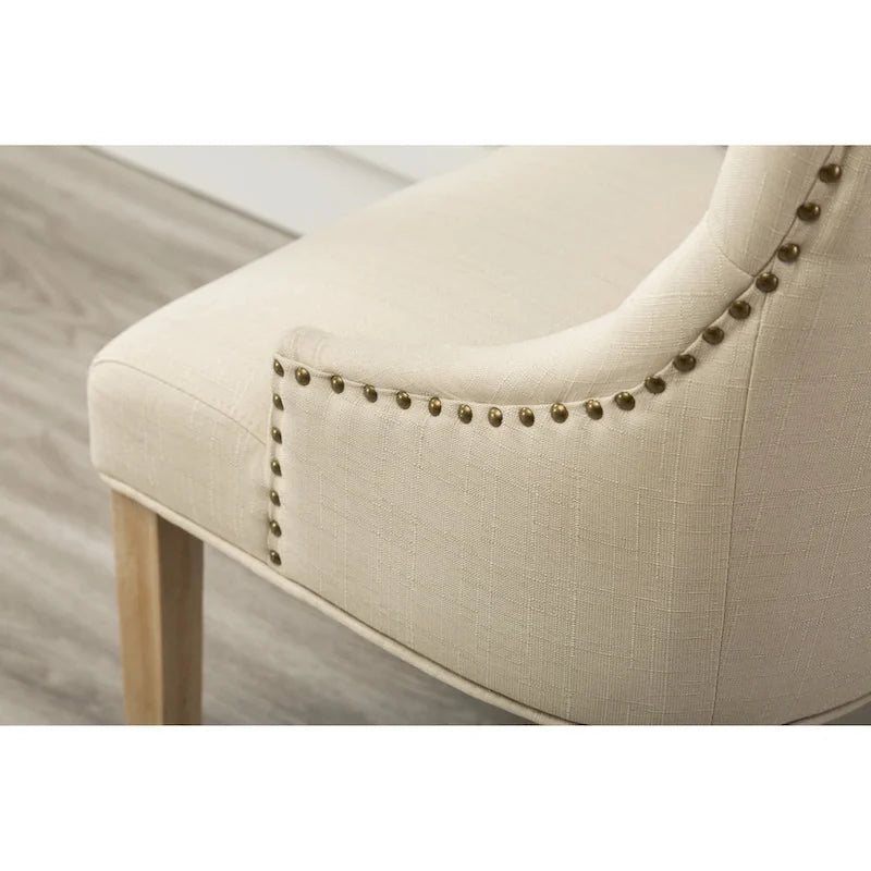 Sedie con schienale ad ala imbottite con borchie argentate in legno massello Roundhill Furniture (Set di 2)