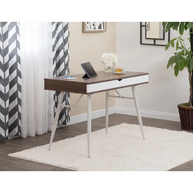 Scrivania moderna Alcove di Calico Designs con ampio cassetto diviso