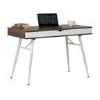 Scrivania moderna Alcove di Calico Designs con ampio cassetto diviso