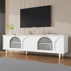 Elegante mobile multimediale con maniglie dorate e ante in vetro scanalato ad arco