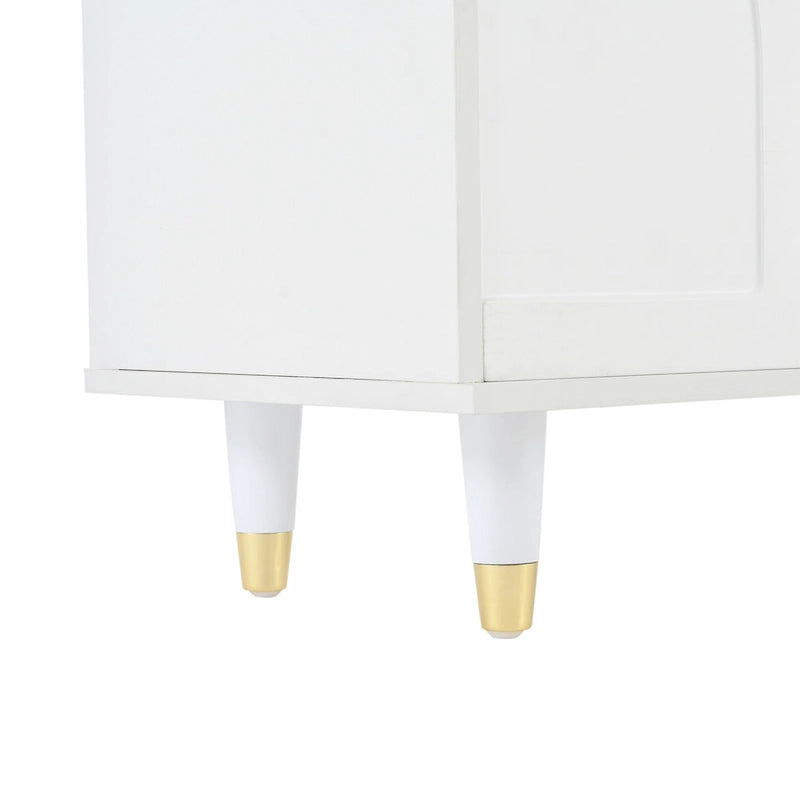 Elegante mobile multimediale con maniglie dorate e ante in vetro scanalato ad arco